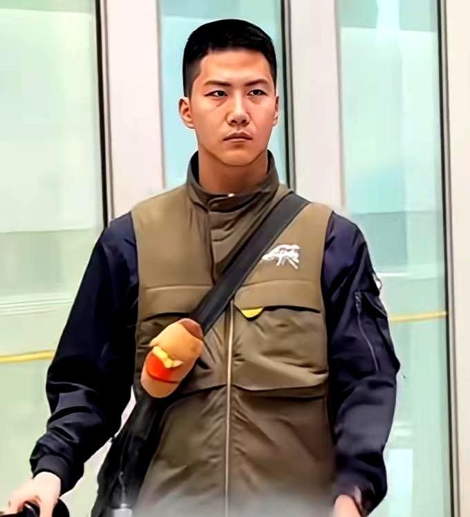 刘嘉玲这干妈当得，太值了！胡军儿子康康，真是闷声干大事的典型。小时候参加《爸