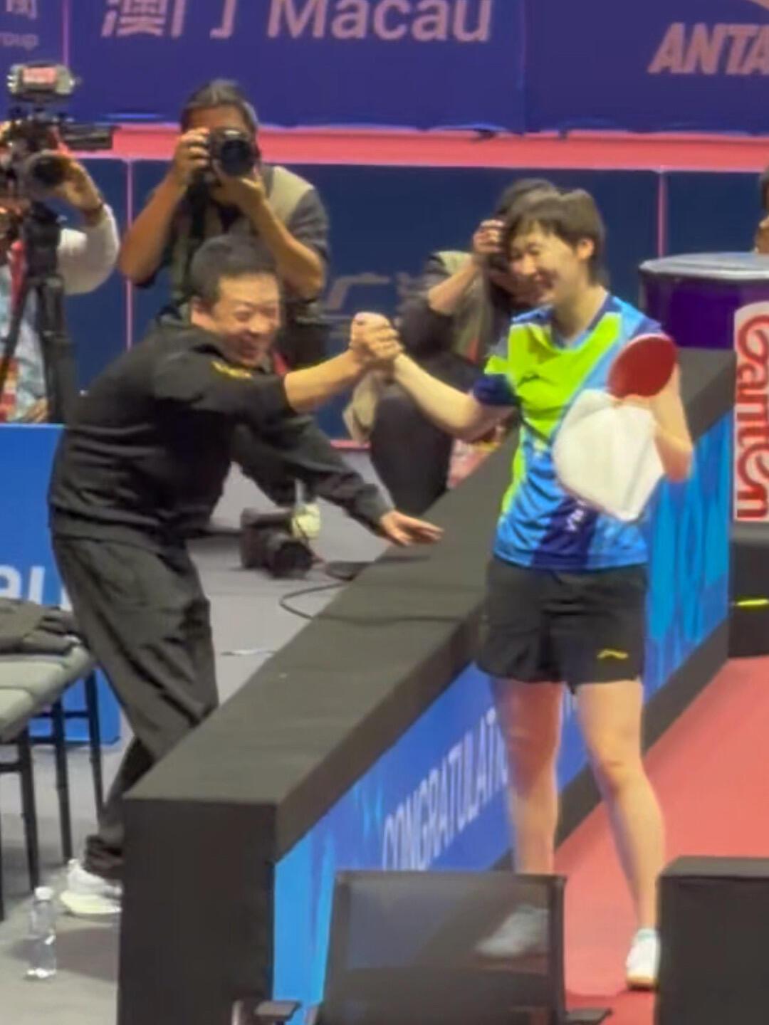 恭喜王曼昱，落后追赶拿下，强大的曼昱，这次真的的没有什么遗憾了，圆满！莎莎和王