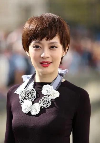郝蕾和孙俪都很好看，两个人是两种不同的美，没有绝对谁更美。郝蕾；她是浓烈风情