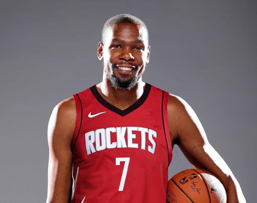 37岁的火箭队超级巨星杜兰特，现在仍是联盟里的一流球星，现在杜兰特场均可以贡献2