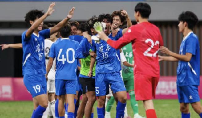 北京时间11月12日，明天的全运会男足U20赛程如下：第一场16：00，三四