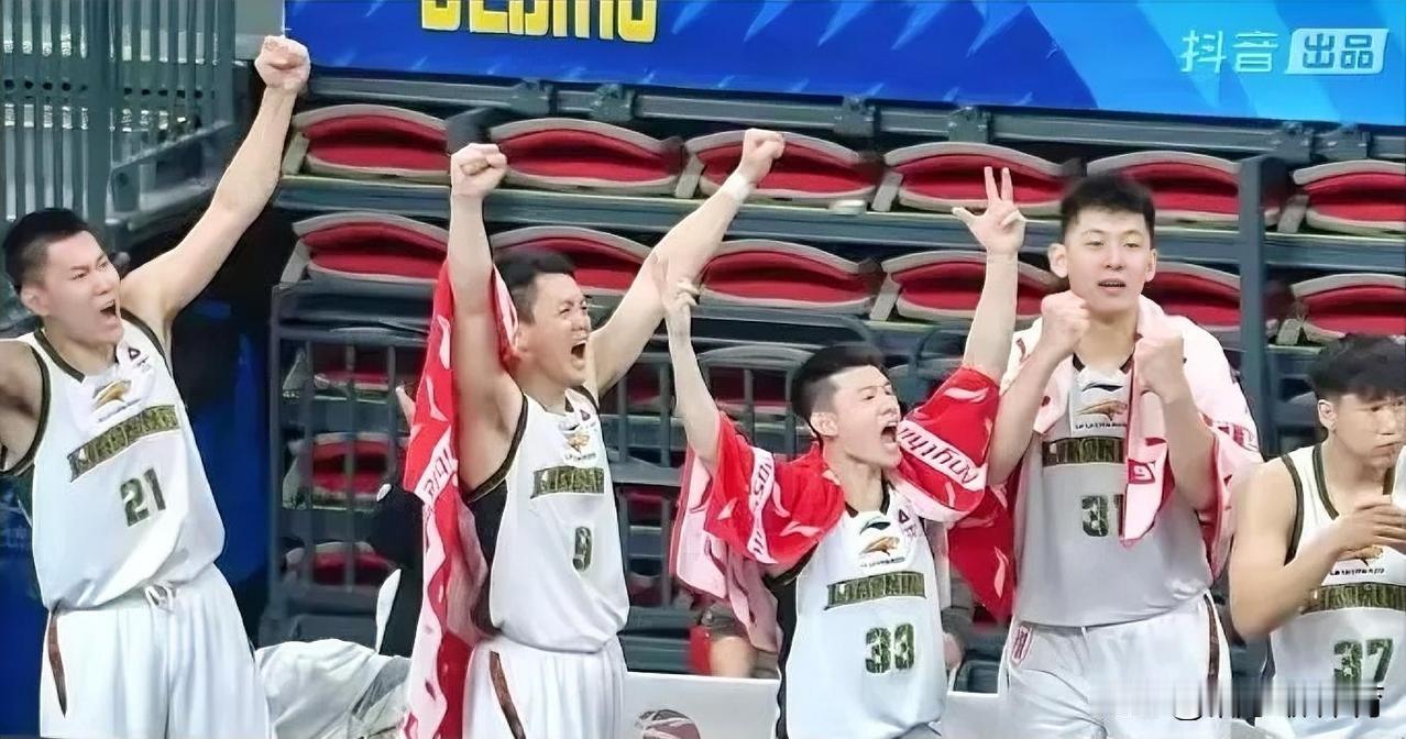 不是莫兰德也不是杰隆布朗，辽篮本赛季最为成功的引援就是他，，，提到辽宁队本赛季