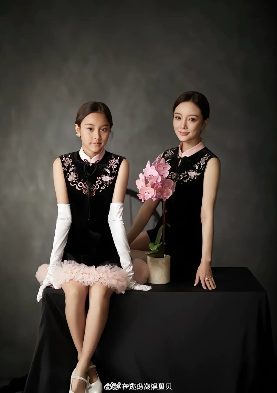 她真的把自己女儿养的特别好小时候的黑美人终于长开了比妈妈还好看，简直是爸爸和妈妈