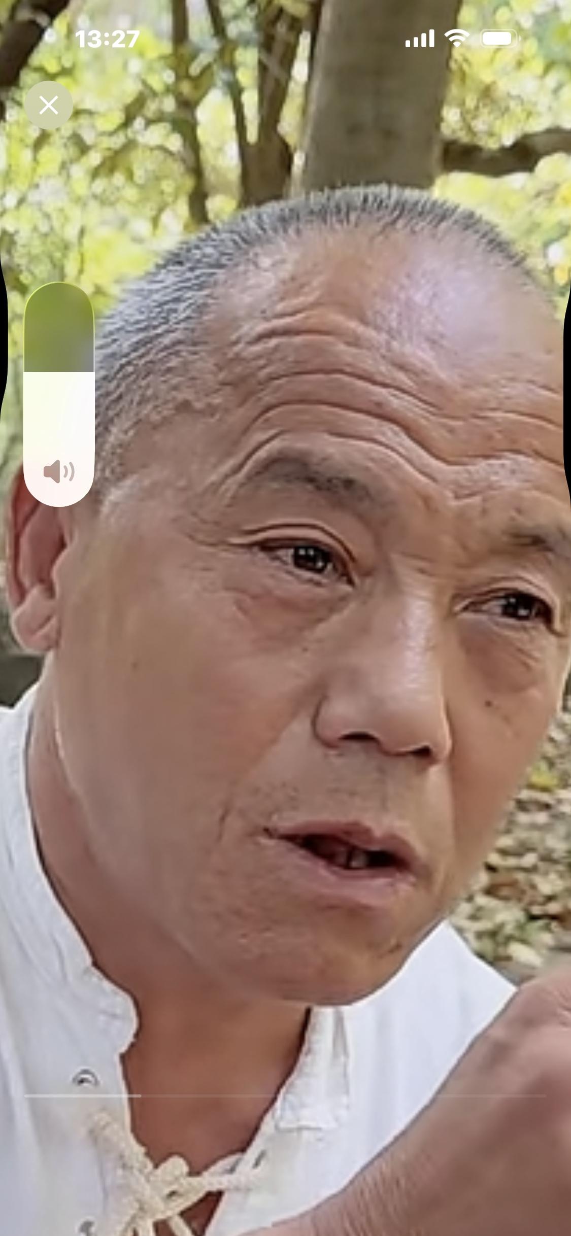 两个名校儿子，嫌农村父母脏，父亲到死也不回家……地点：河南/山东某农村父亲