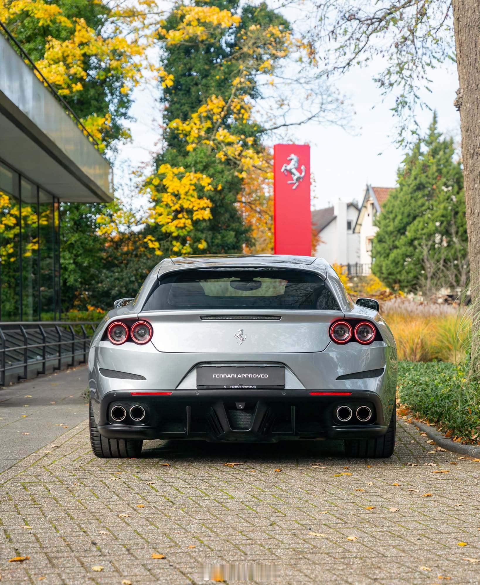 法拉利GTC4Lusso钛灰/棕内