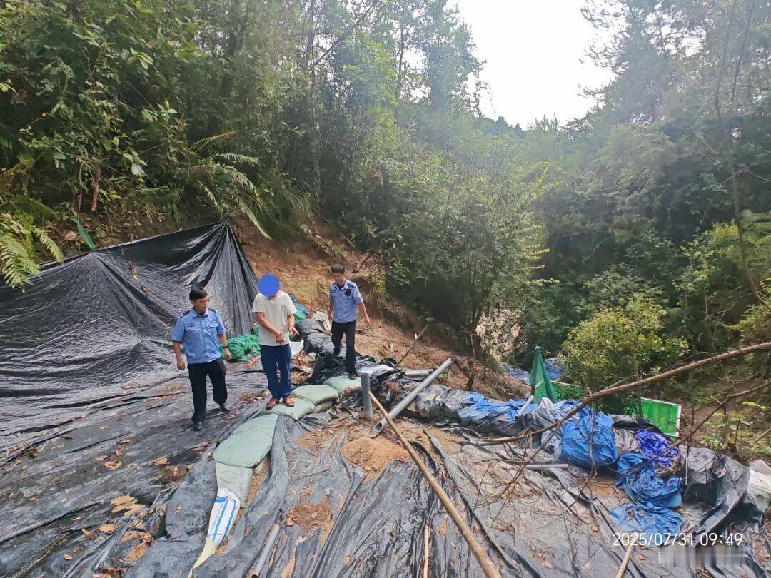 稀土属于国家重点管控战略矿产，未经许可私自开采、买卖都属于严重违法行为。湖南郴州