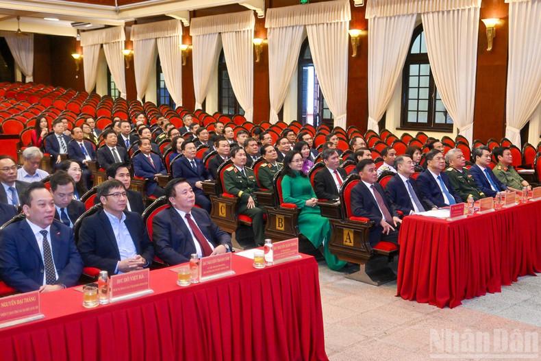 有点不寻常，阮晋勇许久没有露面了最近越南的政治生活非常热闹，先是纪念胡志明诞