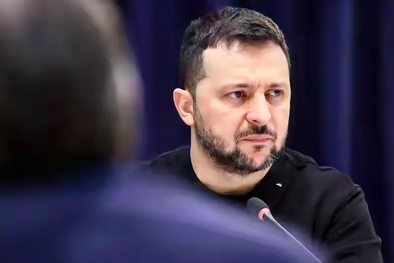 乌克兰新消息，泽连斯基会见北约秘书长吕特，3月18日，乌克兰总统泽连斯基在英国