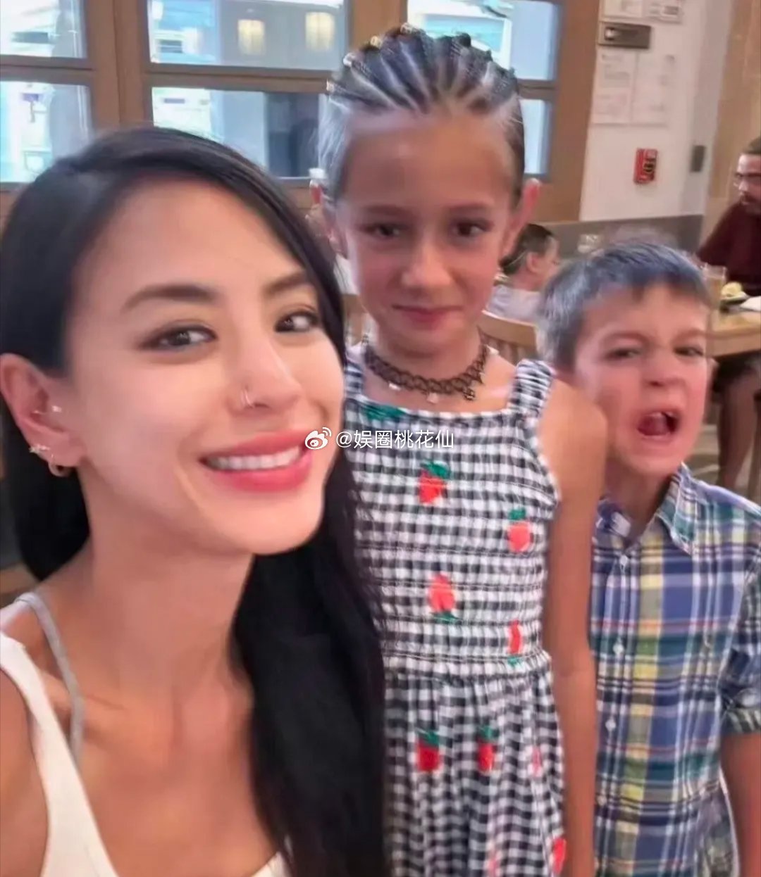 看了江语晨的社交平台，才知道原来江语晨已经儿女双全了啊，看来我断网好久了。作为初