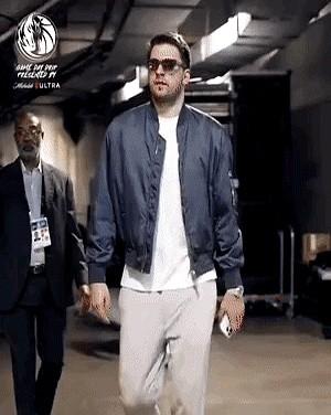 湖人这波操作直接炸了！东契奇才26岁，居然把湖人彻底拿捏住了？先看数据有多狠