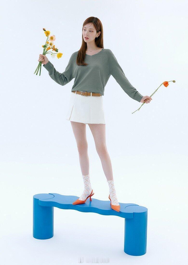 徐贤小短裙，腿真的好修长