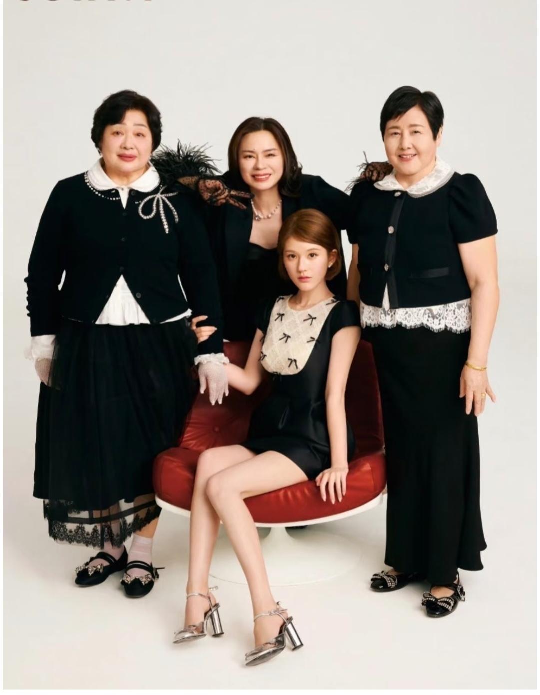 赵露思一家人的颜值都很高。