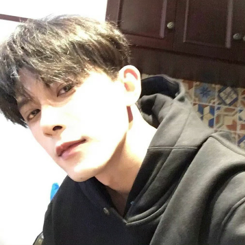 邓凯妈妈有那么帅吗哈哈哈哈哈当妈的就这样吗！“有那么帅吗”真的很帅啊妈妈！！