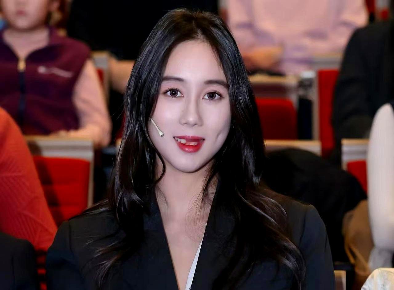 别酸了！人家清华留校真不是靠家里，说白了就是自个儿硬实力。你想想，从小就是学