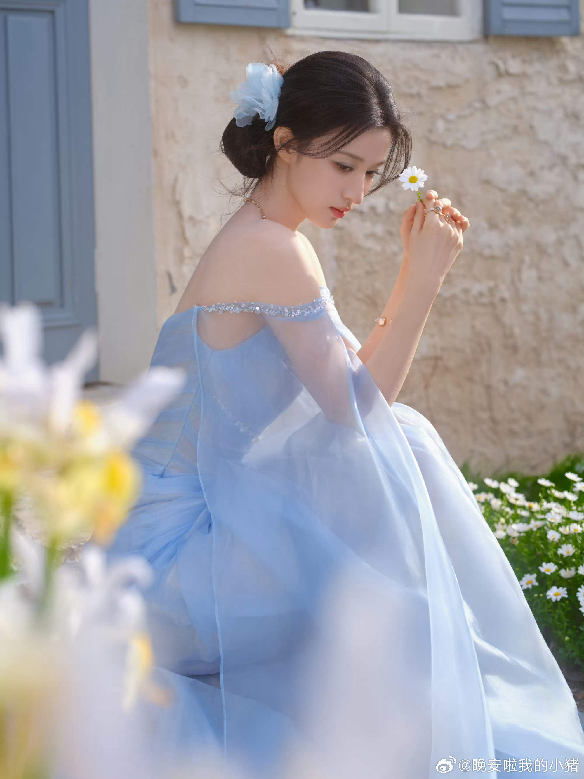 王楚然直播造型出图，蓝色的花精灵