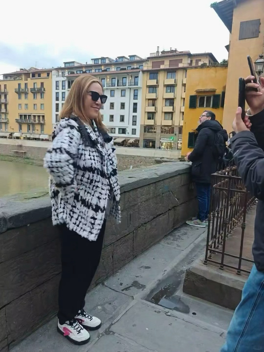 路人意大利🇮🇹偶遇素颜那艺娜