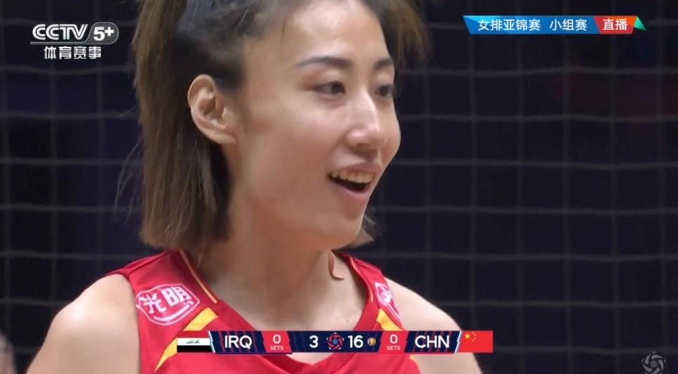 遇到最弱的伊拉克女排，中国队真捡到了便宜，三局伊拉克仅得4+6+6合计16分，第