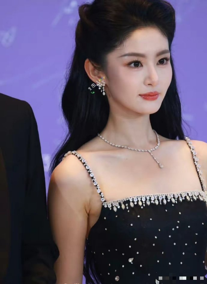 赵晴的这次亮相真让人眼前一亮呀，这生图状态越来越有星相了​​​