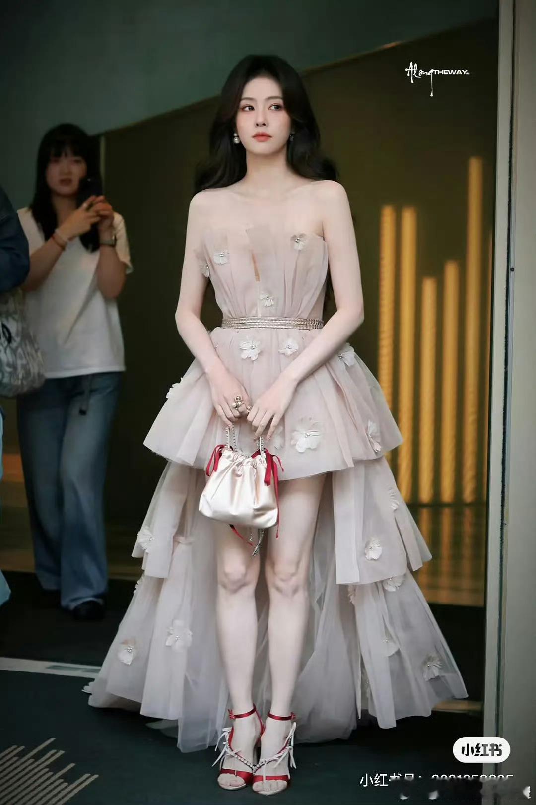 白鹿时装周穿这个衣服和场合搭吗​​​