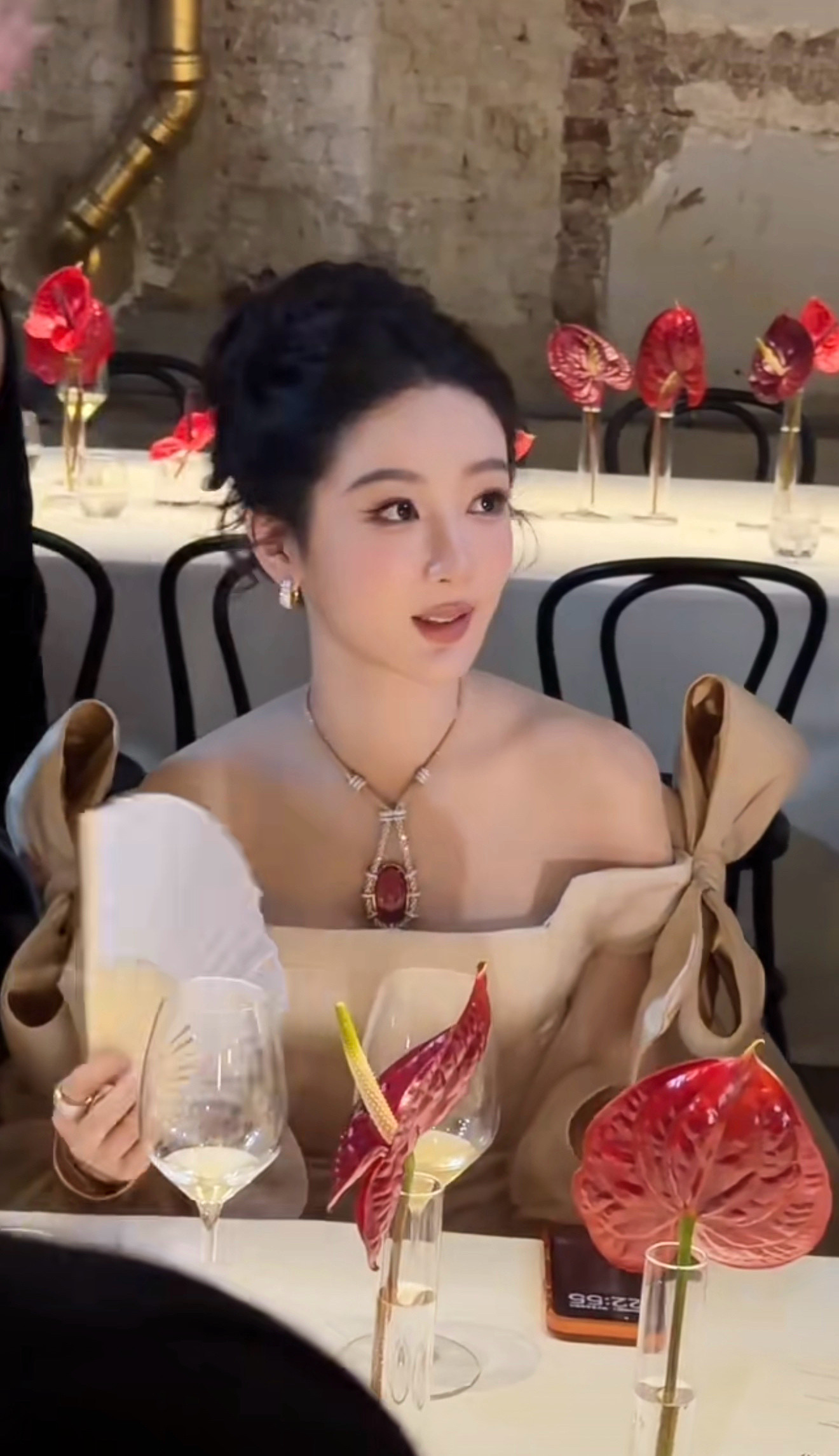 杨紫宝贝，你真该拍一个大小姐驾到那种拽拽的视频绝对好看！