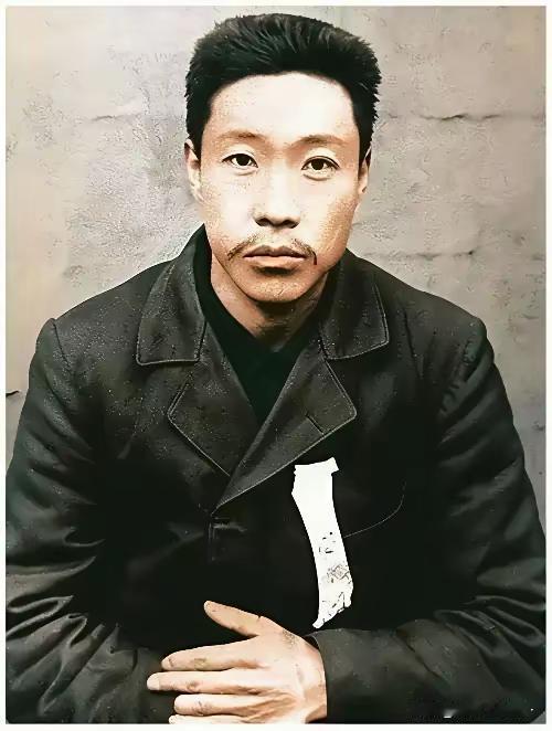 义士千古，英雄永在。1909年10月26日，朝鲜族人安重根在哈尔滨火车站击毙前日
