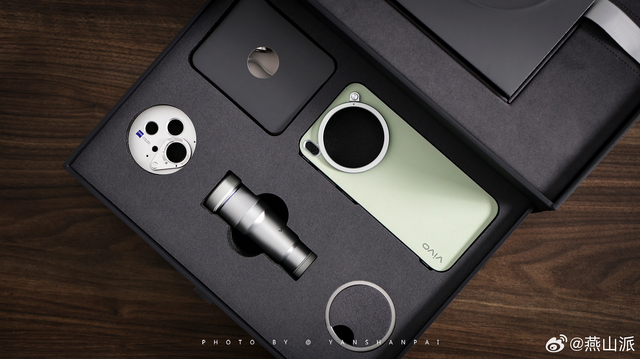 超能小V单——vivoX300s拿到了，而且是顶配的摄影师套装分享一组我们的实