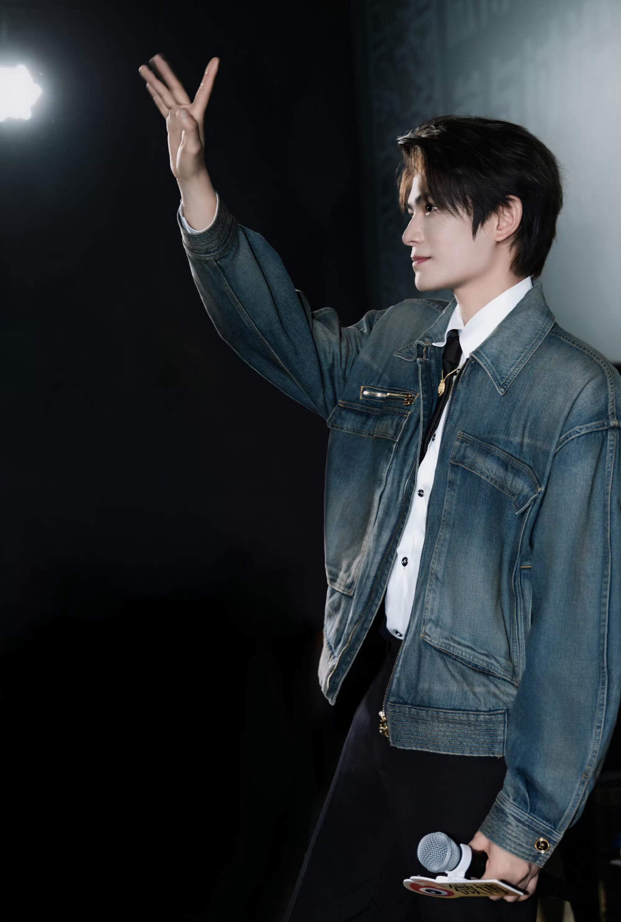 真帅真帅！！丁禹兮兮，你到底要帅到什么地步[doge]今天继续山河枕🤩​​​