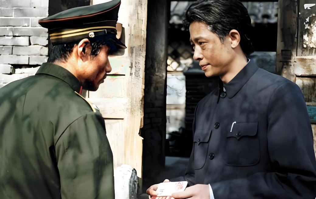 冯小刚执导的《抓特务》定档端午档的消息一出，很多人对胡歌演的潜伏特务冯静波，相当