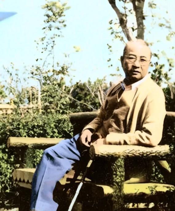 1961年2月，病重的陈赓大将在上海丁香花园留下人生最后影像。照片中，这位曾叱咤