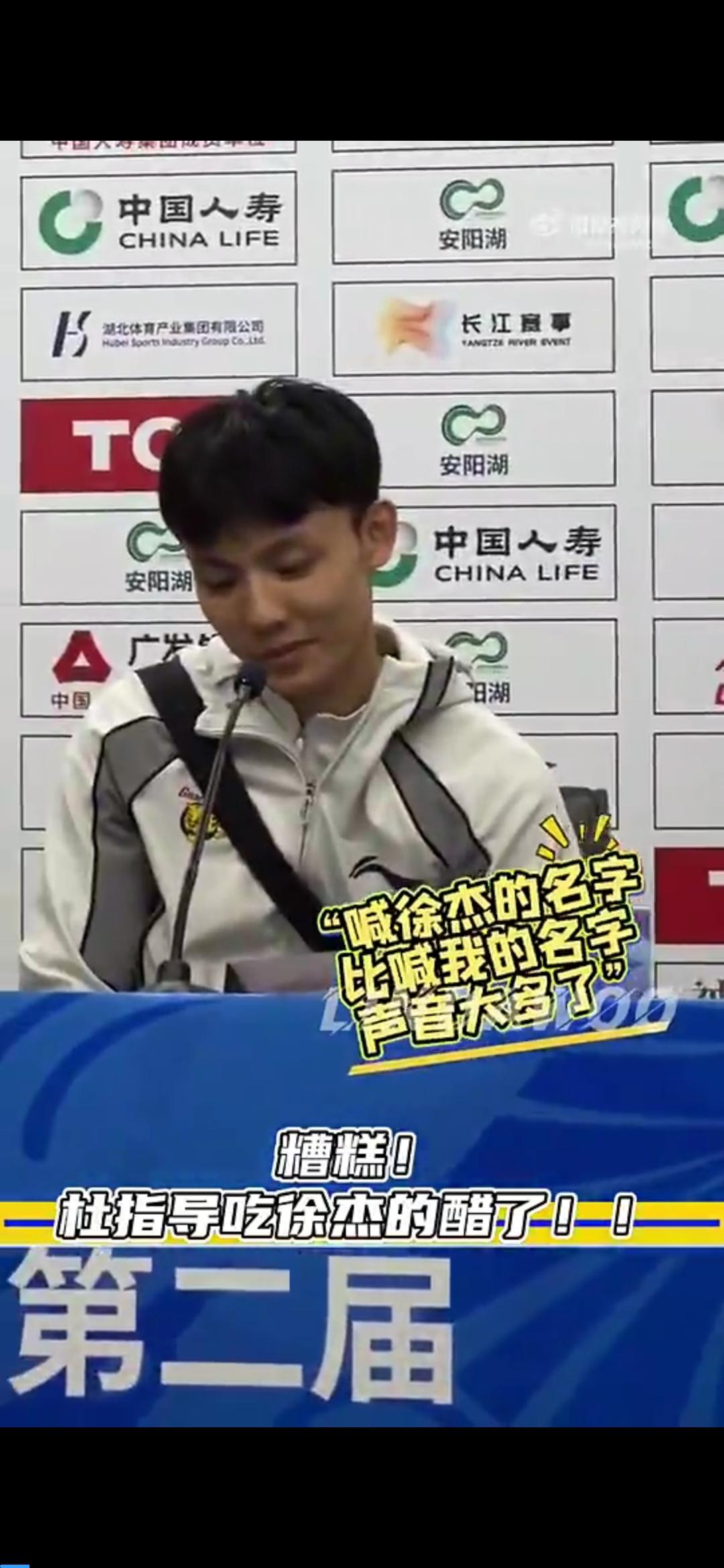 杜锋吃醋徐杰，武汉球迷更喜欢徐杰，胡明轩都比不了徐杰第三节就三分球投中6个，