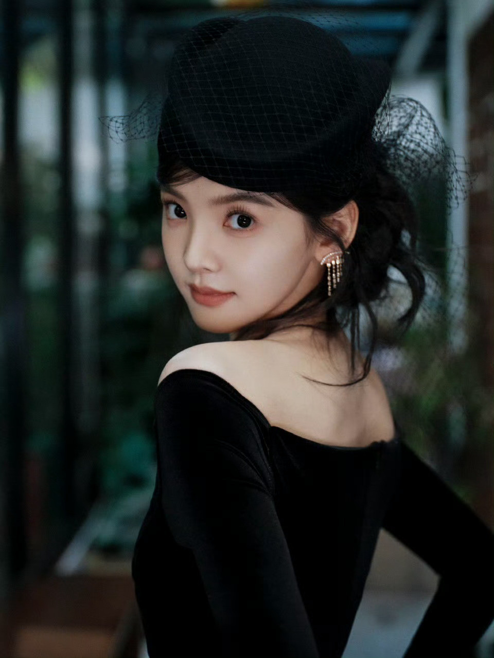 章若楠黑色纱裙温婉优雅​​​