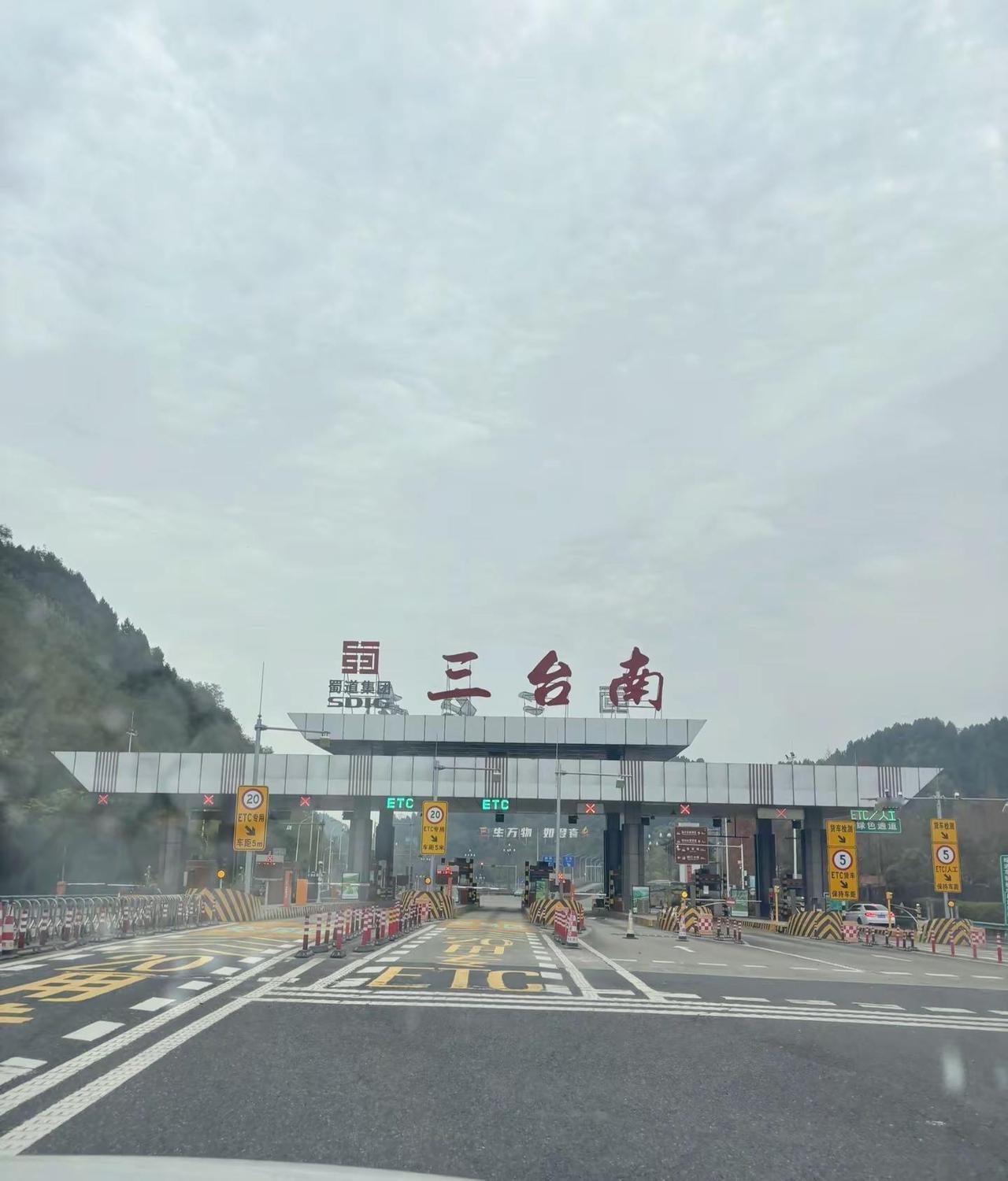 你有多久没回家了，我说的是你从小长大的那个家，如果觉得累了，就回家一趟，晒一晒家