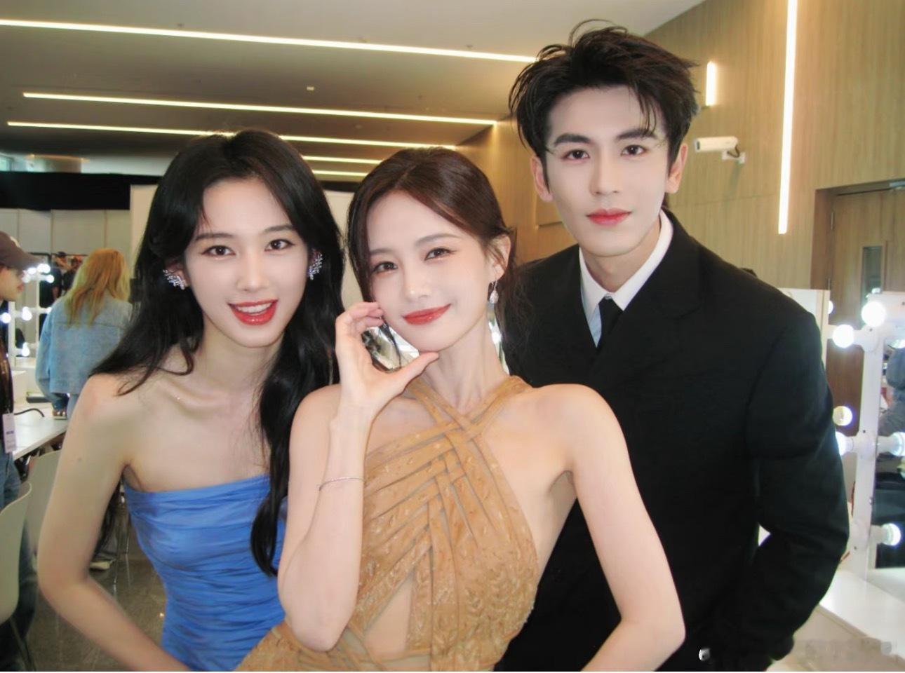 都是一家人，和和美美的帮带新人，粉丝拒个der