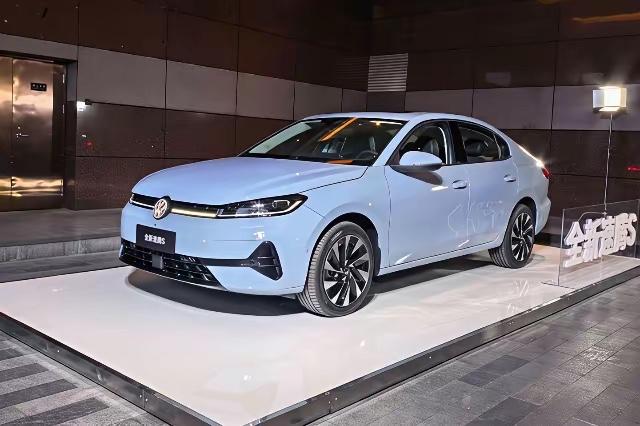 作为一个老车迷，看到全新速腾S上市，第一反应是：这才是懂家用、懂年轻人的“德系均