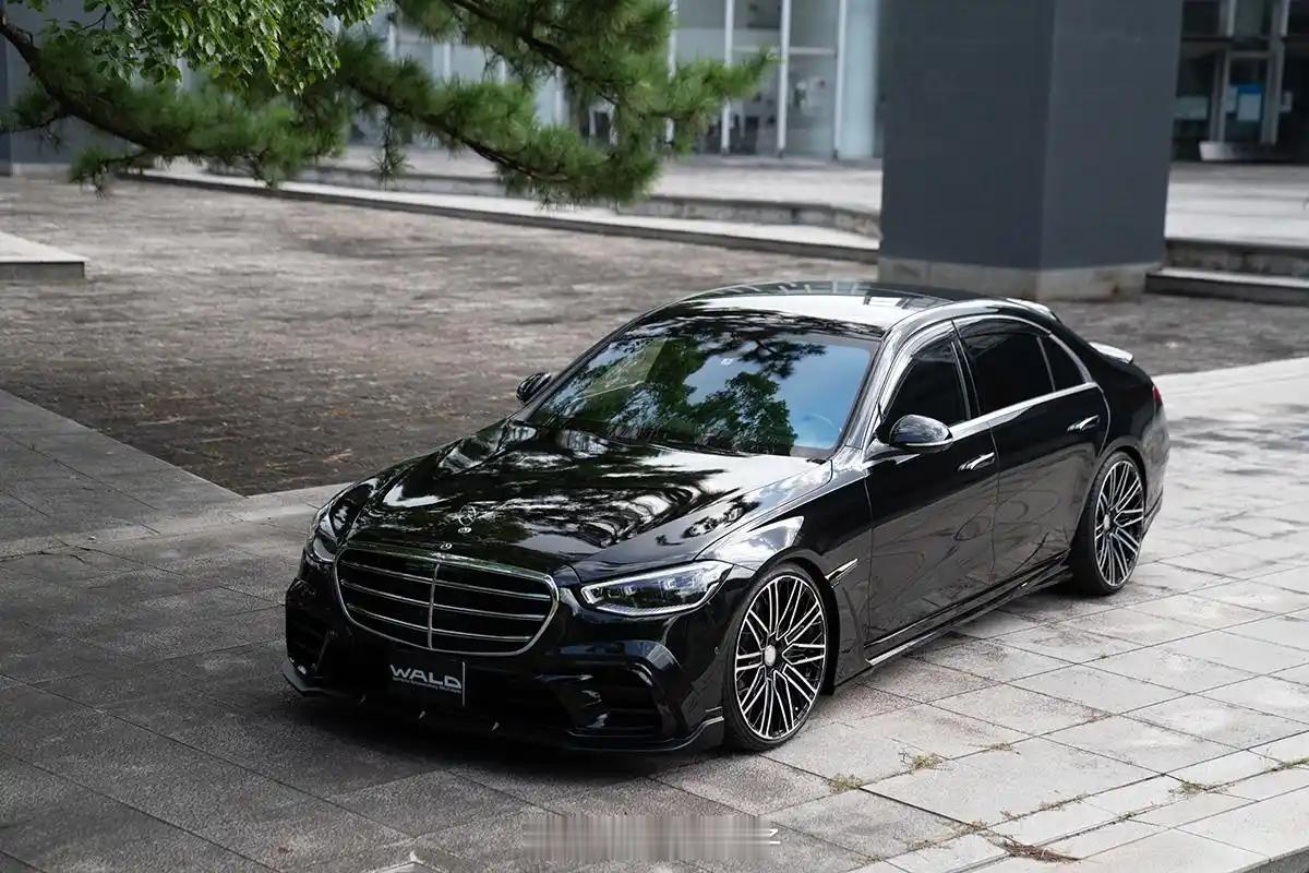 奔驰140年跨越140年的热爱藏着140年的热爱我一直觉得，奔驰S级的颜值