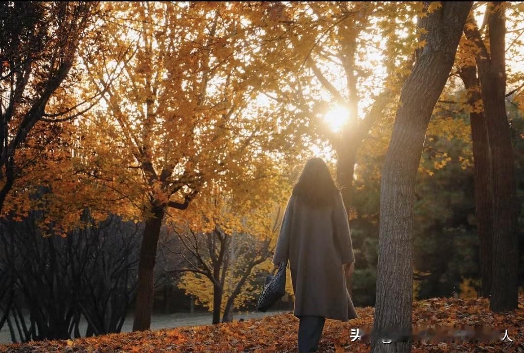 今天看到一个精神科主任说的话，后背直发凉。他说，当一个人病久了，“病人”这个身