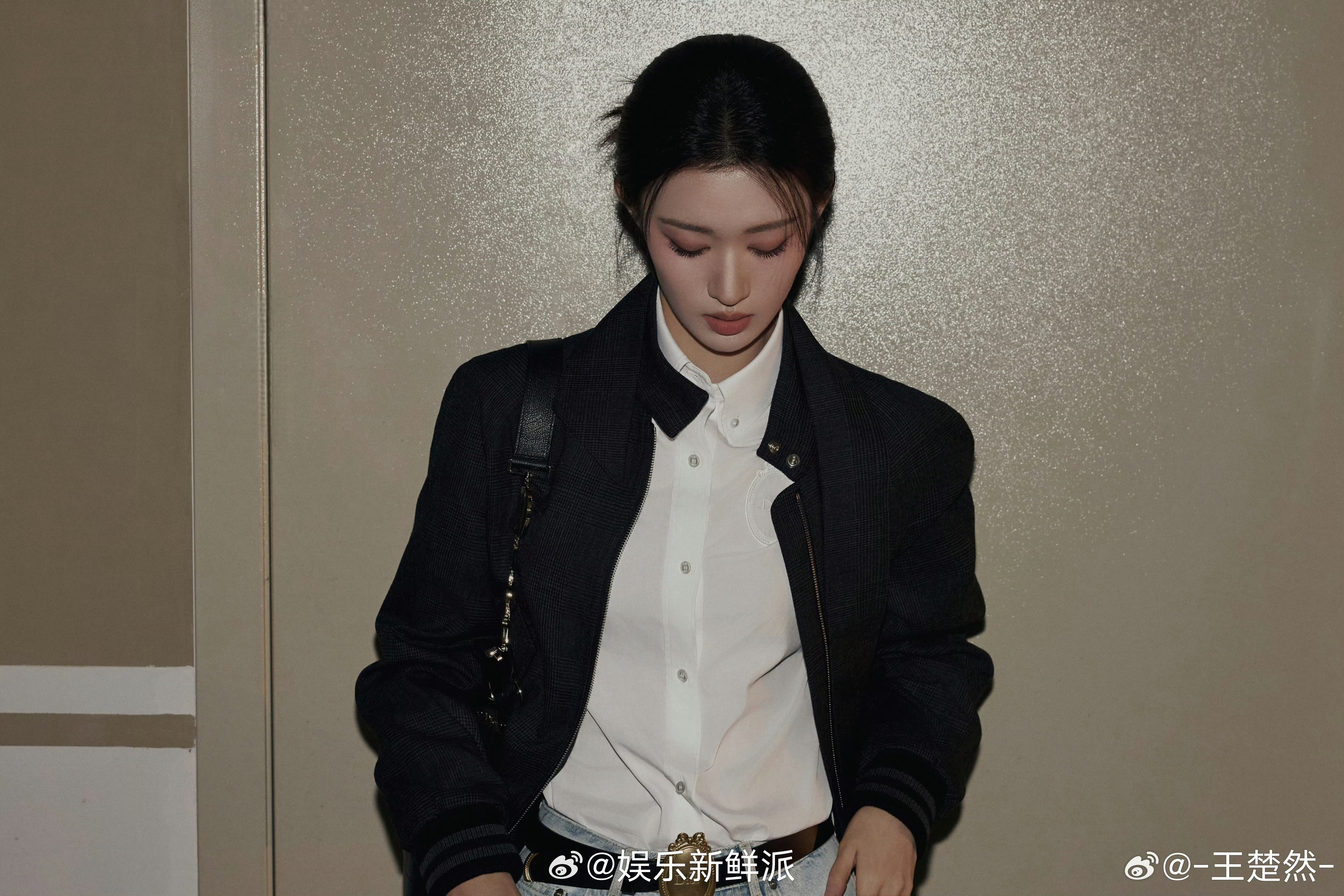 派酱安利王楚然老钱风精准拿捏老钱风，高智感穿搭也是轻轻松松。整体搭配以黑白色为主