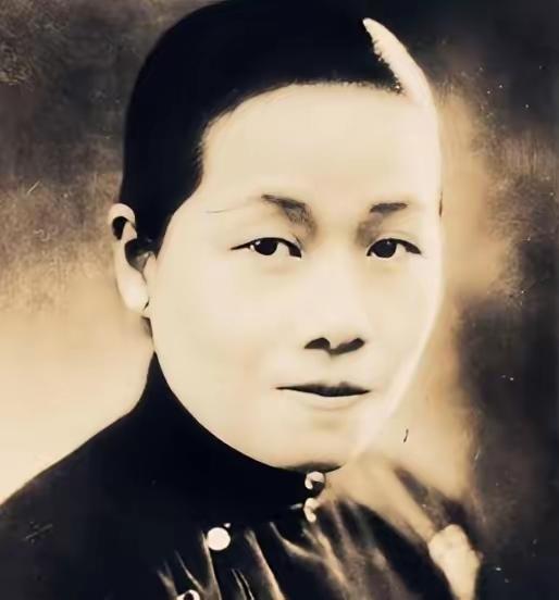 1933年南京：蒋介石当众掌掴宋子文，宋霭龄放狠话，“子文若出事，宋家绝不善罢甘