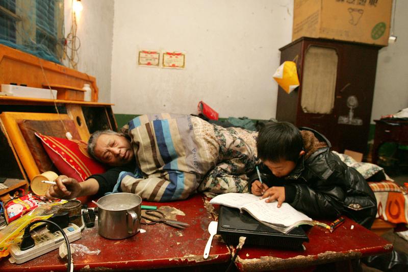 开学季的单亲妈妈：我在肯德基看到最心酸的母爱凌晨三点的24小时餐厅里，那位母