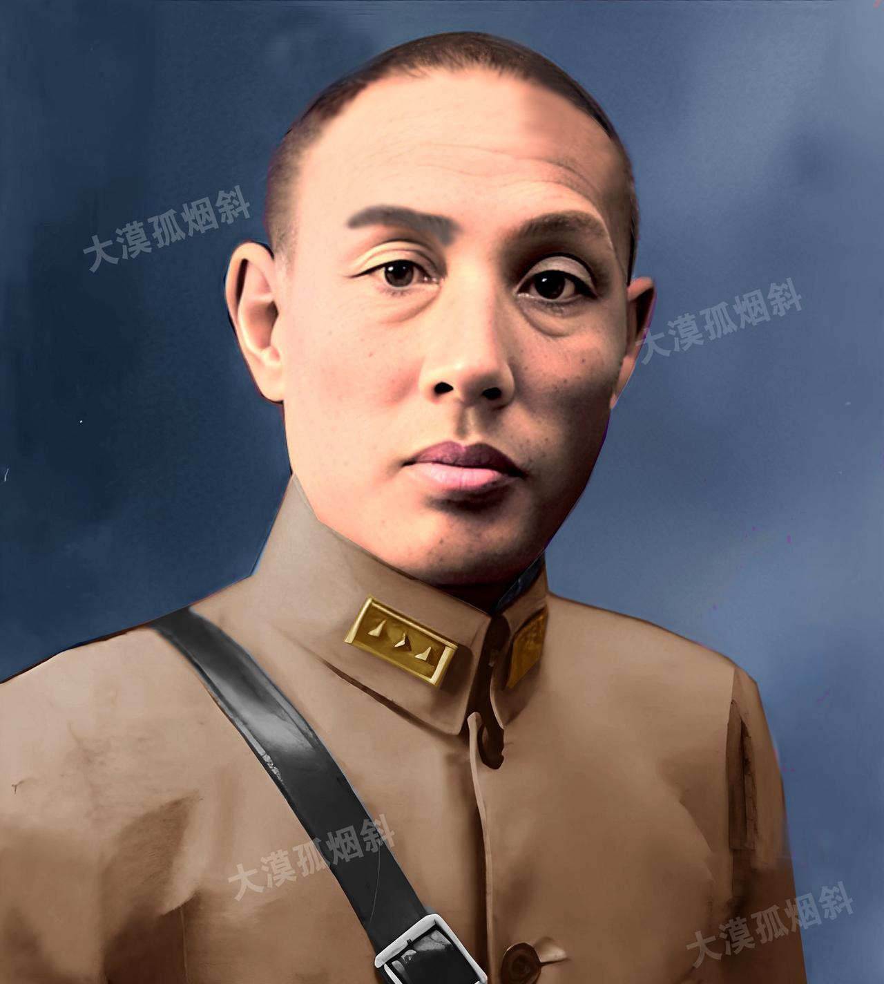 照片上佩戴上将军衔的这厮，在抗战中创造了三个之最，无人能超越，他就是东北军仅次于