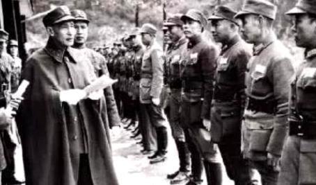 1947年，蒋介石召集将领召开军事会议，当众人陆续抵达会场时，却见第一兵团司令汤