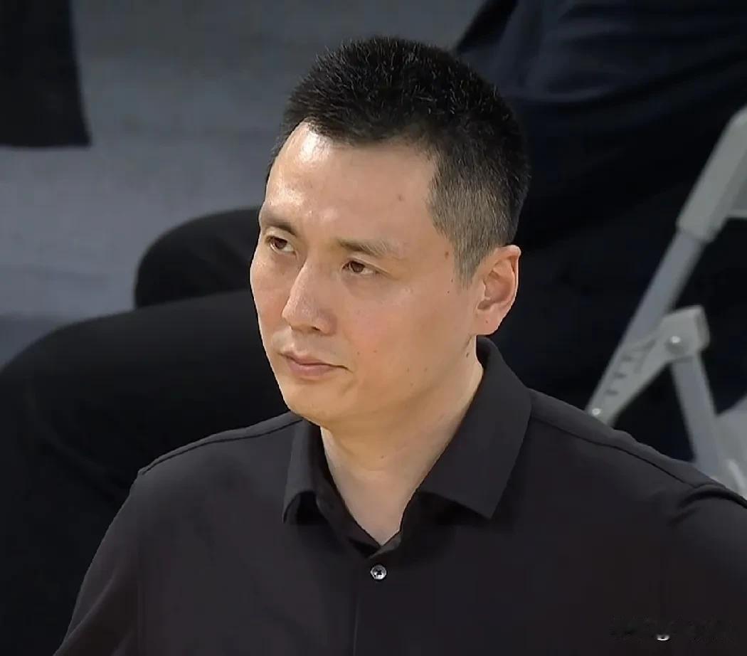 有人说今晚上海队是故意输球，为了卖票回主场夺冠？我觉得这种说法完全不成立，上海队