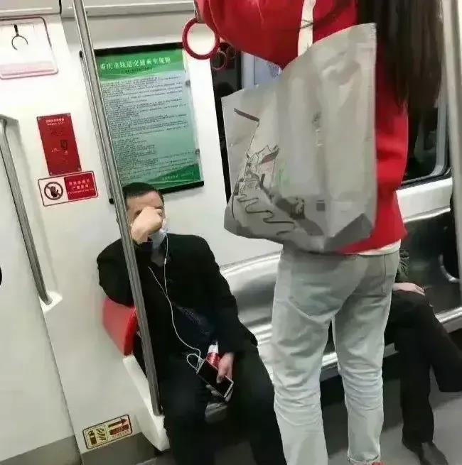 这鞋子太夸张了吧