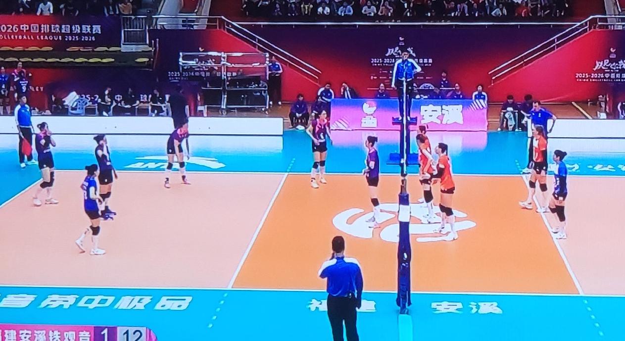 庄宇珊今天比赛真是百发百中啊！福建女排打的就是庄宇珊一点攻！但是主攻手庄宇珊今天