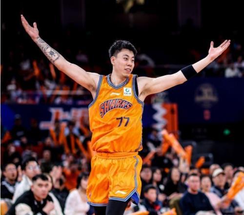 张镇麒五犯被罚下是一种什么感受？张镇麟赛后说出心里话上海男篮第五场比赛以103