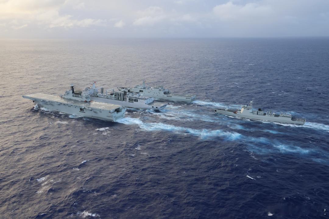 两栖打击大队图6中两栖舰1应该是075舰计2艘，两栖2/3是071舰计4艘（直升