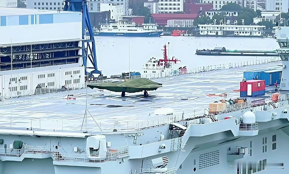 076终于看到无人机了，虽然按照经验这只是一个模型，但这在目前已经足够了。