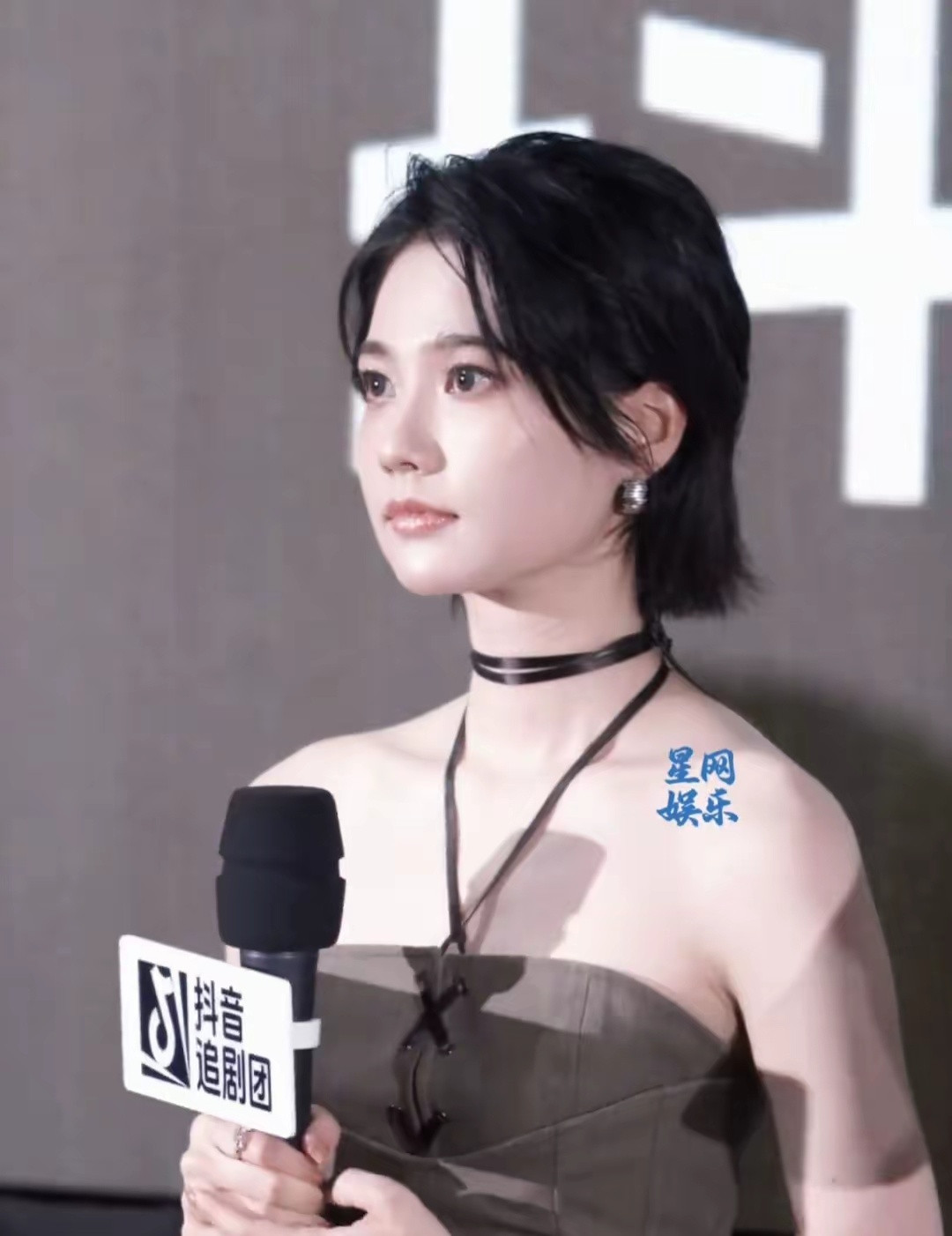 这短发好适合姜佩瑶，美爆了。短发真好看，干净利落，任敏青春靓丽，棒棒哒，两个人的