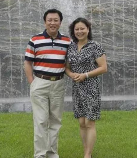 唐国强与壮丽近照曝光：从曾经的争议到如今的幸福相伴