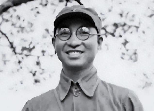 陈赓的人脉有多广？火车上遇到昔日黄埔老师，被强行请入车厢喝酒“陈师长，您这回